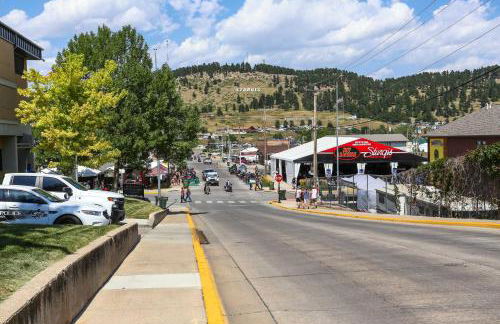 Walk to Main St Sturgis Apt with Grill! - Foto 25