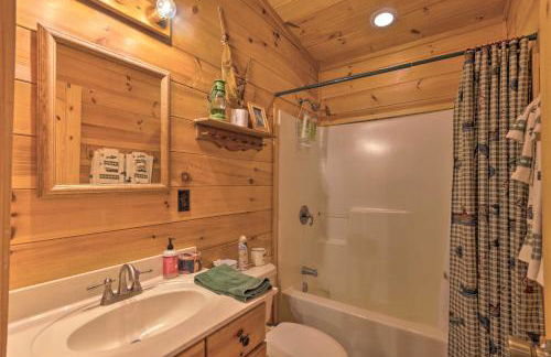 Lake Lure Log Cabin with Grill, Near Hiking! - Foto 17