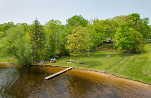 Hike and Snow Play! Waterfront Paradise Lake Retreat - Foto 27