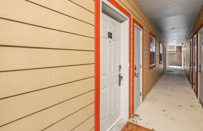 I Spy - Cozy Pet Friendly, Ski In/Ski Out Condo with Private Hot Tub - Photo 24