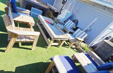 5 Mins from beach and has pool, hot tub, games, pet friendly - Foto 11