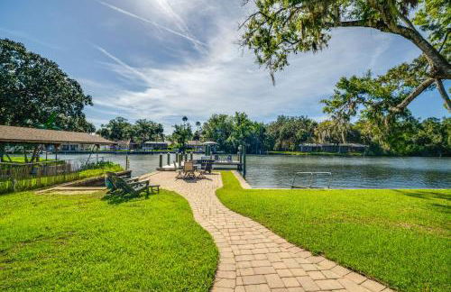 2 Mi to Homosassa Springs Riverfront Home with Dock - Photo 25
