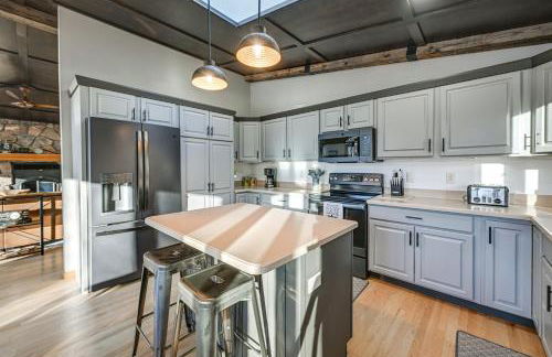 Pet Friendly with Game Room, Hot Tub and Private Dock! - Foto 8