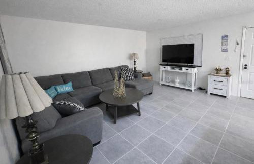 Cozy and Costal 10 Min to Beach Pool, Sauna, Pool table - Foto 4