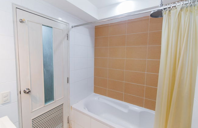 Silom convent garden - Photo 70