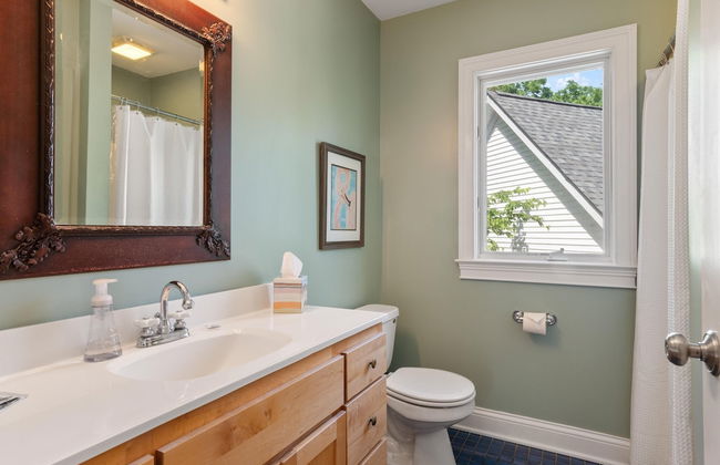 Beautiful Home on a Quiet Lot, Sleeps 14, Treehouse & Game Room! - Foto 27