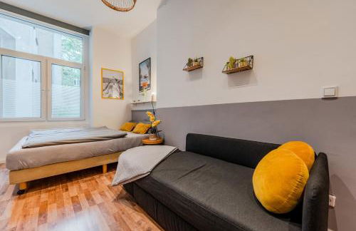 Cozy Retro Chic with Patio and Self Check-in - Foto 14