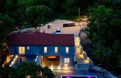 Luxury Villa Andrea Vrzika in forest near the sea with heated pool - Foto 1