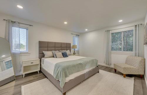 Waterfront Patio! Stylish Family Home in Everett - Photo 13