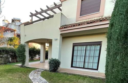 Casa en Ruta de la Plata con piscina comunitaria - Foto 1