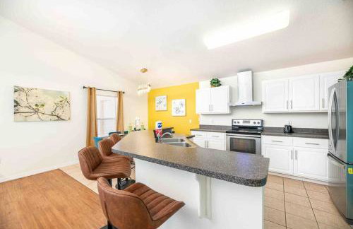 SUPER LUSH- FOAM BEDs w POOL & GAMEs - Foto 9