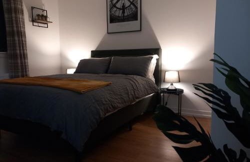 Douglas Apartment - Trains to Edin & Glasgow - Private Parking - Photo 3