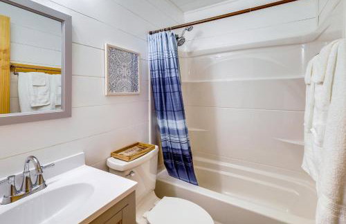 Devils Fork Resort Cabin with Designated Boat Slip! - Foto 16