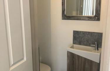 Newly Renovated Modern Studio Apartment - Foto 9