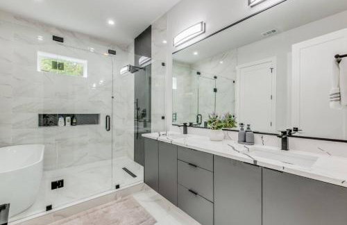 Luxury Newly Built 4 BR 4 Bath Home w/ Rooftop and Grill! - Foto 27