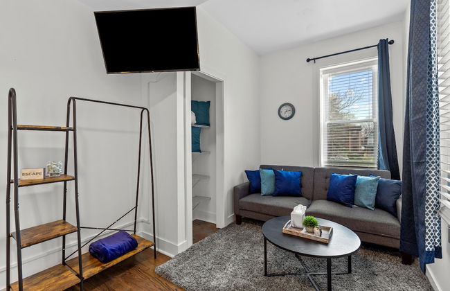 Expansive Downtown Home | JZ Vacation Rentals - Photo 14