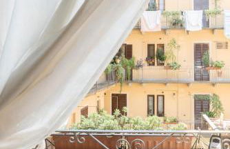 Charming Milanese Apartments - Photo 46