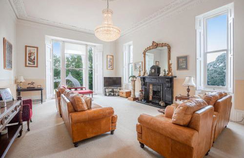 Stunning Apartment in Victorian Villa with Garden - Photo 2