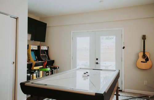 Cowboy Den-Private Hot Tub-Game Room-Pet Friendly-No Pet Fees! - Foto 4