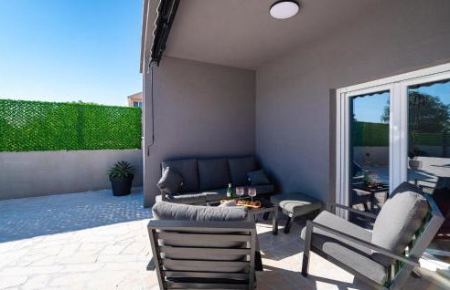 Amazing Apartment In Tinj With Kitchen - Foto 2