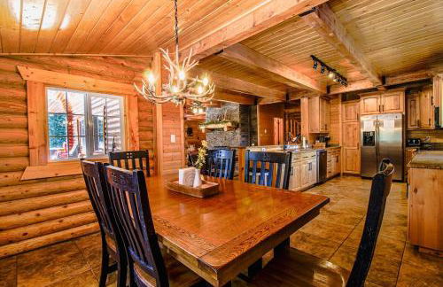 Backwoods Bonanza - Big Cabin With Hot Tub! - Foto 6