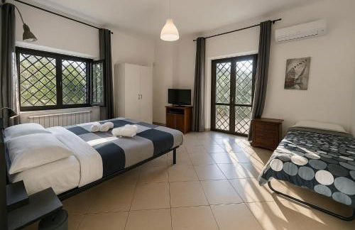 Free parking 5 minutes from the bus stop - Foto 6