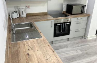 Epsom High Street Apartment 2 - Photo 1