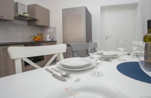 L&S Superior Apartment with Balcony near Old Town and Bačvice Beach - Photo 9