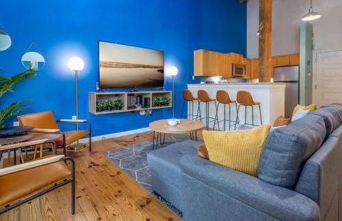 100 Year-Old Historic Brick 2BR Loft & Large Patio & Hammocks & High Ceiling - Foto 97