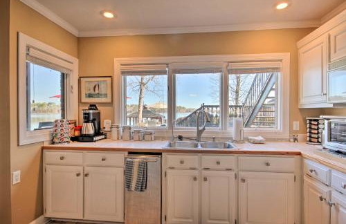 Luxe Lakefront Apartment w/ Shared Pool & Dock! - Foto 8