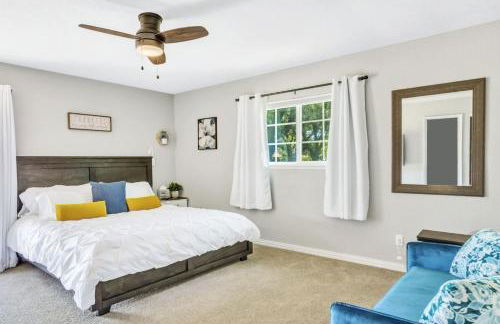 Jacuzzi & Pool House w/Game Room + Fire table - Foto 44