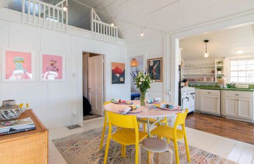 Seaside Retreat w Private Beach Landing - Foto 8