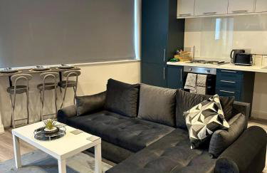 Central 2 Bedroom Apartment with Free Parking Sleeps 8 & Walk to City Centre & Arena - Foto 20
