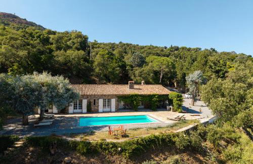 Mas provençal avec piscine chauffée, tennis, pétanque, vue mer, 20 min St Tropez - Foto 2