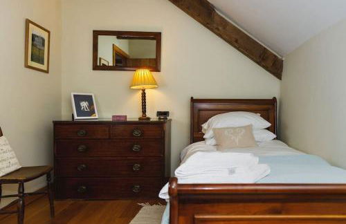 Converted Buttery Cottage in Pembrokeshire - Photo 9