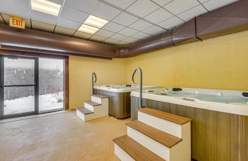 Walk to Mount Snow Resort Unit with Pool and Hot Tubs - Foto 16