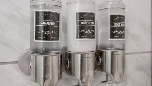 Modern Comfort in Historic Charm: 4BR KC Retreat - Foto 2