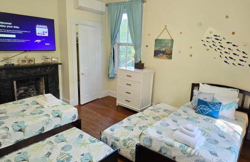 Newly Renovated Historic 6-Bedroom Manor, Where Timeless Elegance Meets Modern Luxury - Foto 14