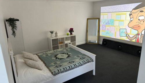 Spacious private cinema guest house - Foto 3