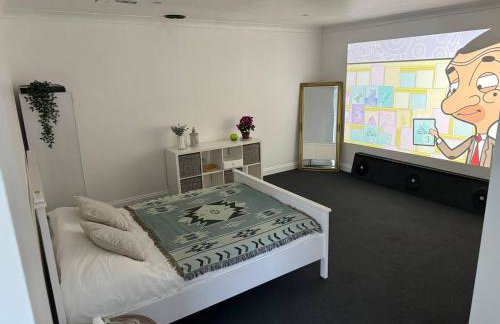 Spacious private cinema guest house - Foto 3