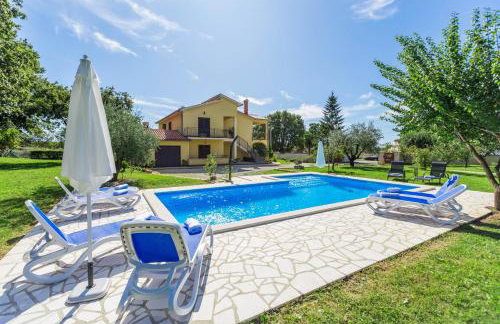 Apartment Susnjici 2 with Pool, Children Playground and Terrace - Photo 1