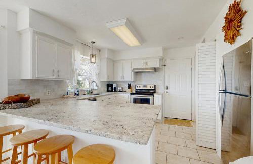 Salty Tides & Sunset Vibes - Foto 11