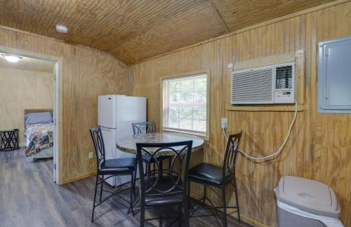 Serene Briceville Vacation Rental Cabin with Grill! - Foto 6