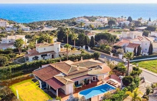 Oceanfront Villa - 8 rooms, 2 kitchens with pool, billiard table and Beach-Volleyball Court - Foto 44