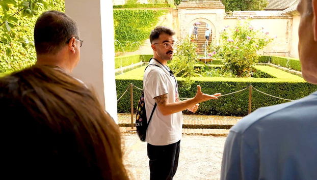 Visita guiada por la Alhambra y los Palacios Nazaríes + Granada City Pass - Foto 4