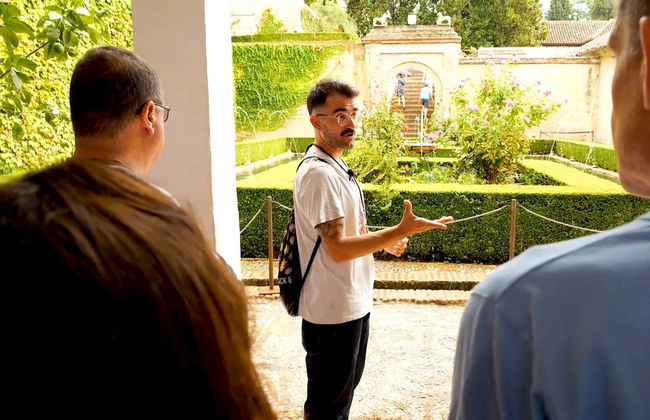 Visita guiada por la Alhambra y los Palacios Nazaríes + Granada City Pass - Foto 4