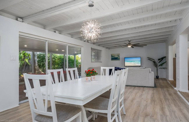 Gorgeous Grove Contemporary Family Home - Foto 29