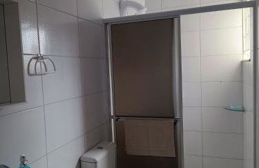 Apto 1 Quarto com Varanda e Estacionamento perto da praia - Foto 35