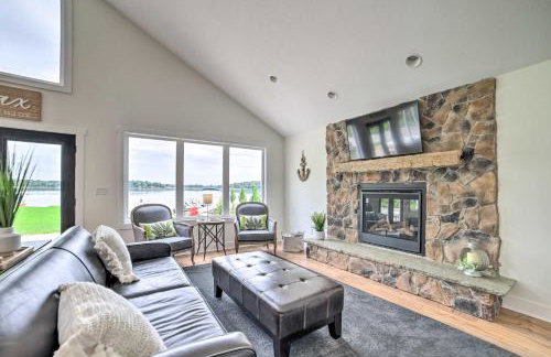 Newly Built Gilletts Lake Gem: Dock & Hot Tub - Photo 5