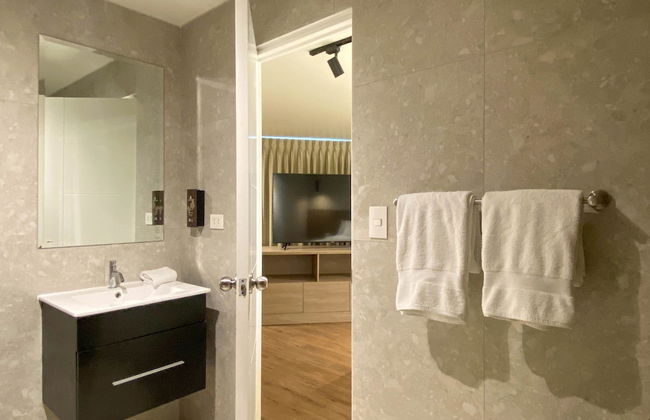 w Modern 2BR w Jacuzzi in Miraflores - Photo 18